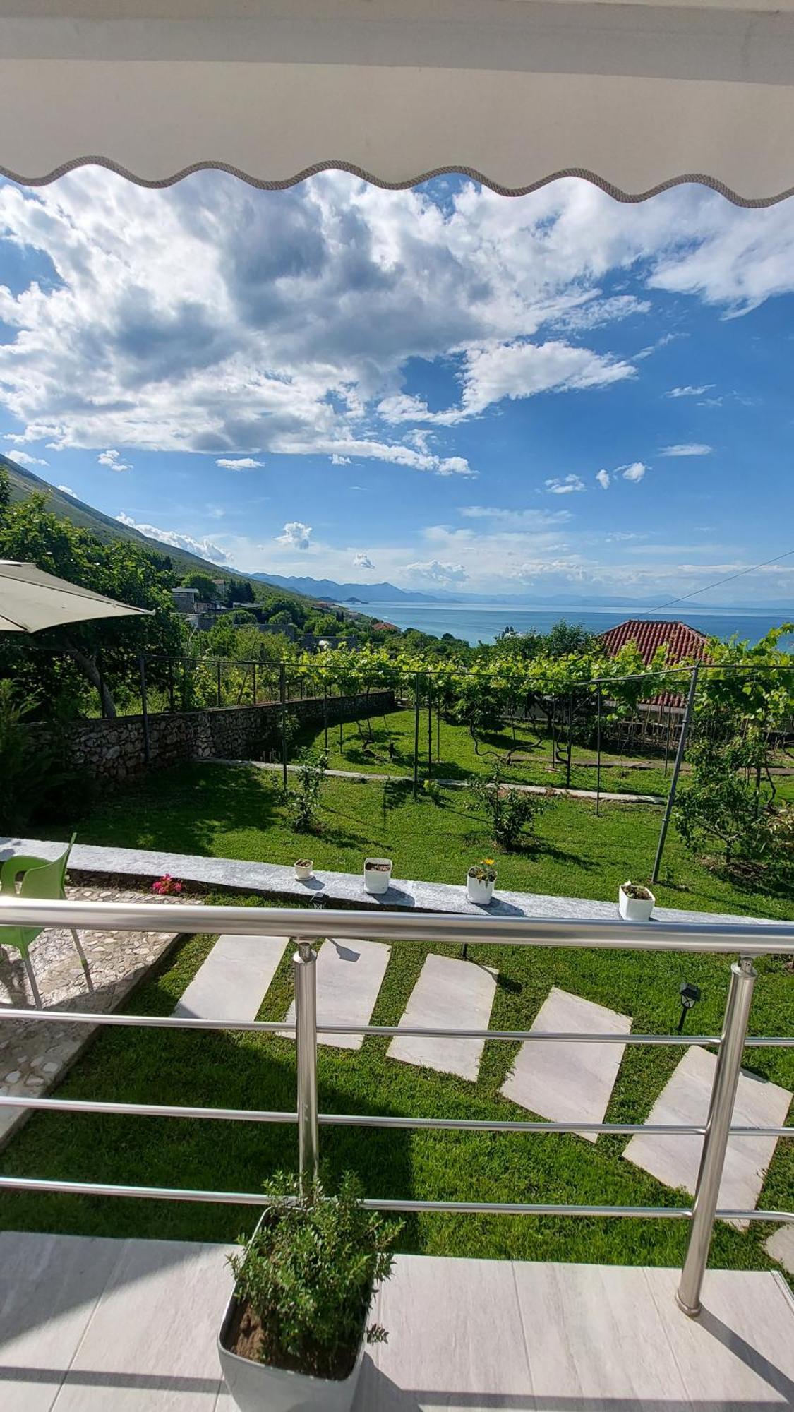 R&R Gesthouse Hotel Shiroka Exterior photo